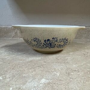 Pyrex Homestead bowl